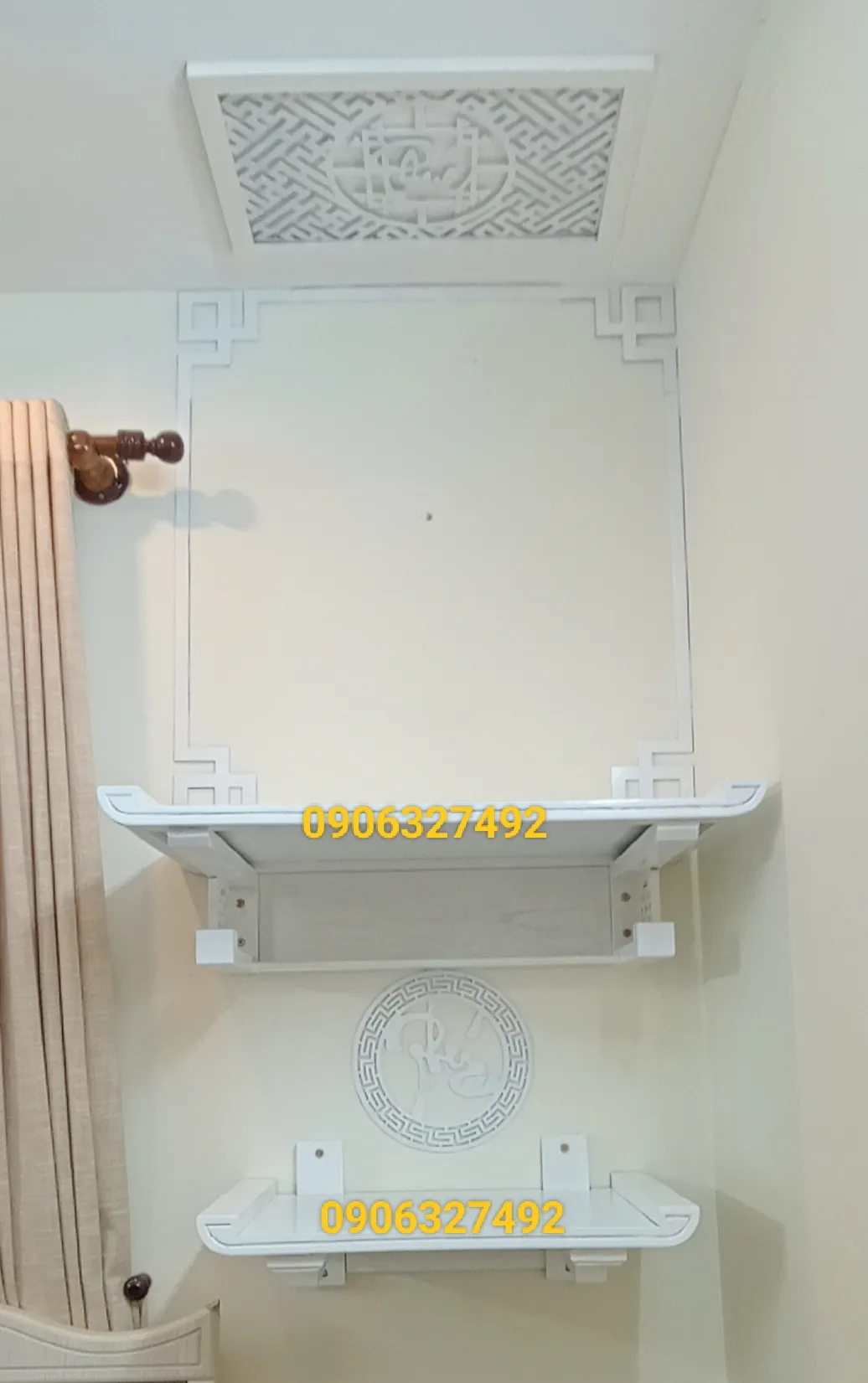 Thiết kế bàn thờ treo tường 2 tầng có mái và vách ngăn CNC