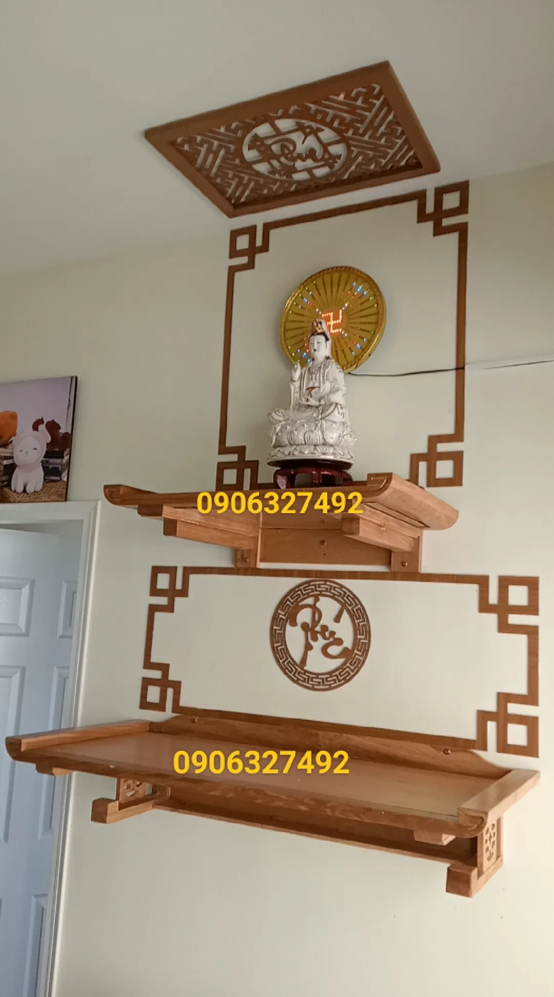 Mẫu bàn thờ treo tường hai tầng màu nâu trầm sang trọng