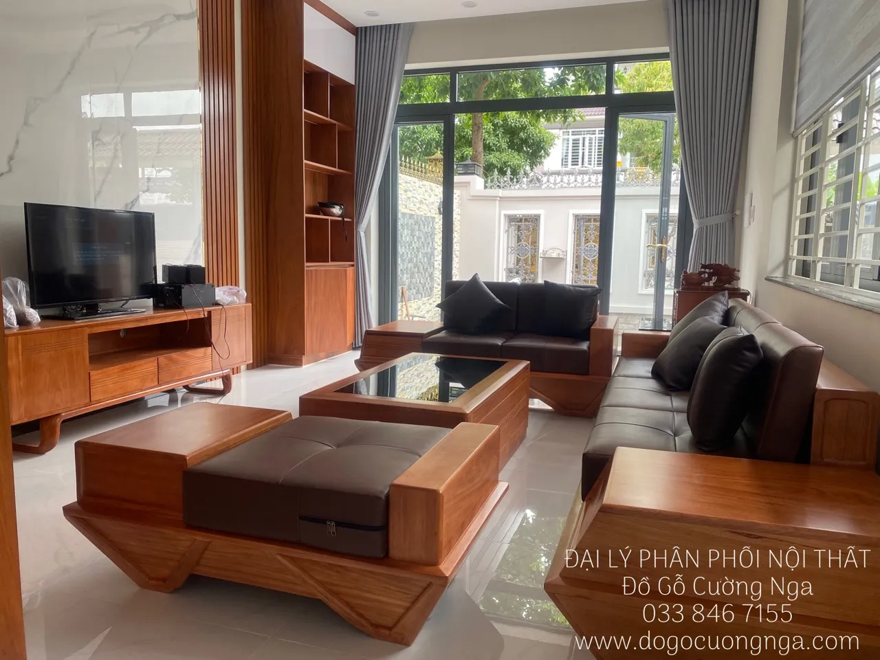 Ghế sofa gỗ gõ đỏ cao cấp với đệm da sang trọng