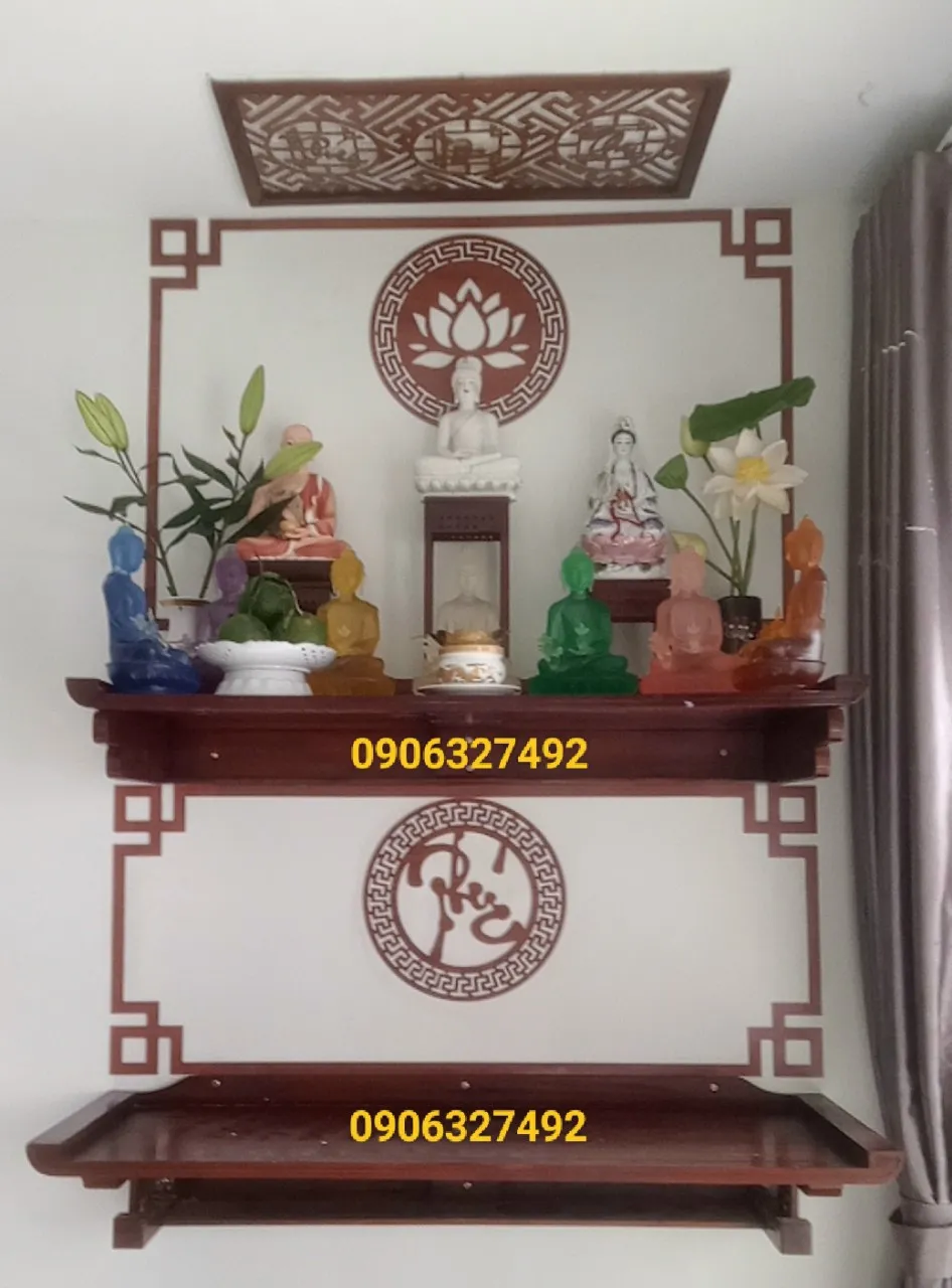 Mẫu bàn thờ treo tường 2 tầng đơn giản cho căn hộ chung cư