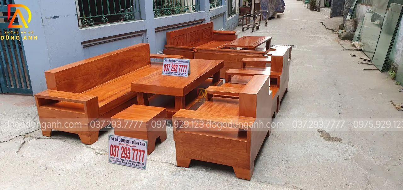 Cận cảnh chiếc ghế đơn trong bộ bàn ghế gỗ Gõ Đỏ nguyên khối với nước sơn bóng đẹp