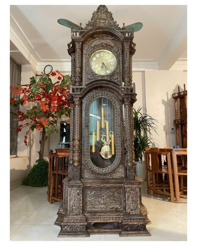 đồng hồ gỗ mun đuôi công Và Đẳng Cấp Không Gian Sống Thượng Lưu