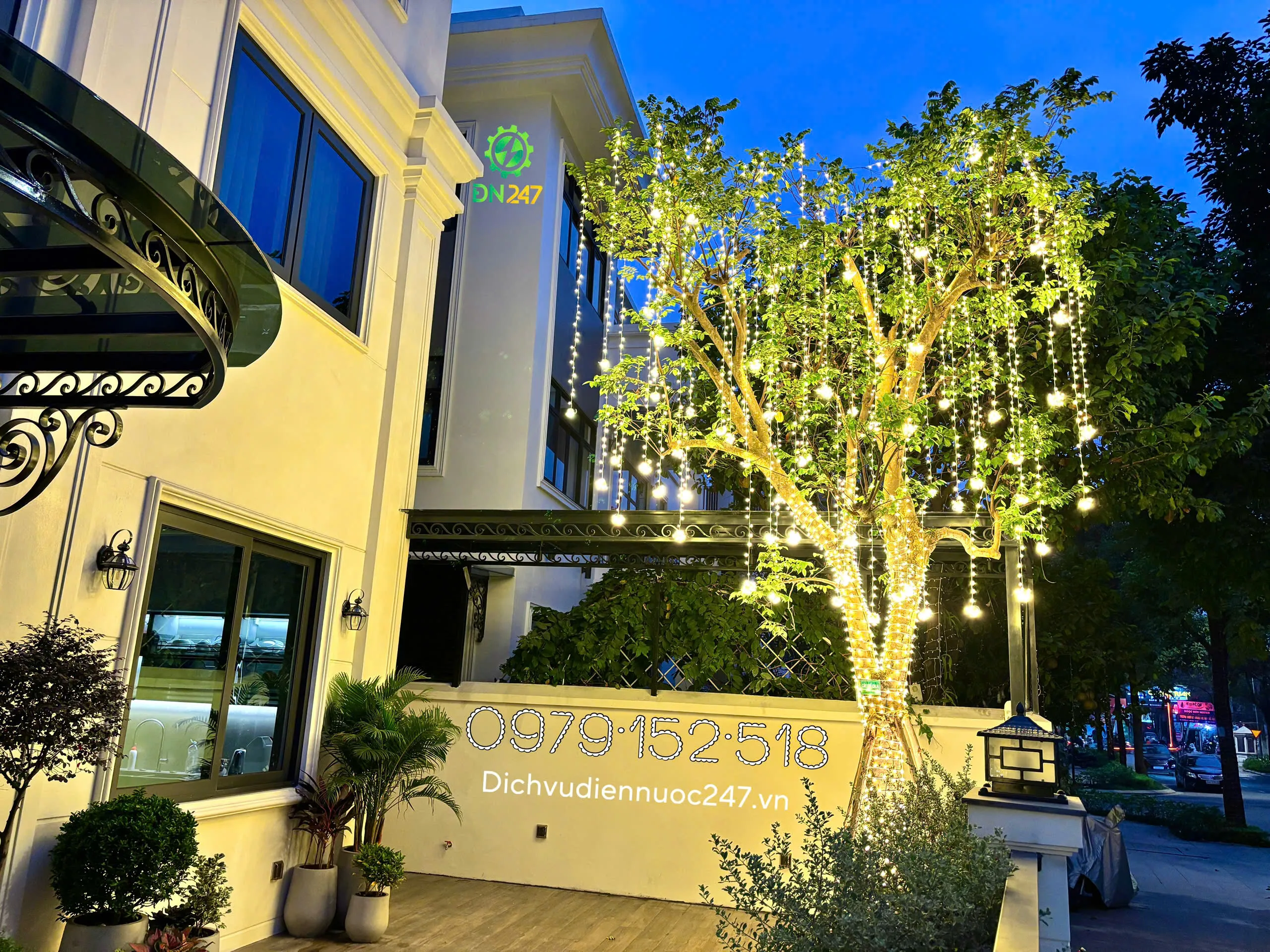 Đèn LED đúc F5 trang trí cây xanh tại khu biệt thự cao cấp