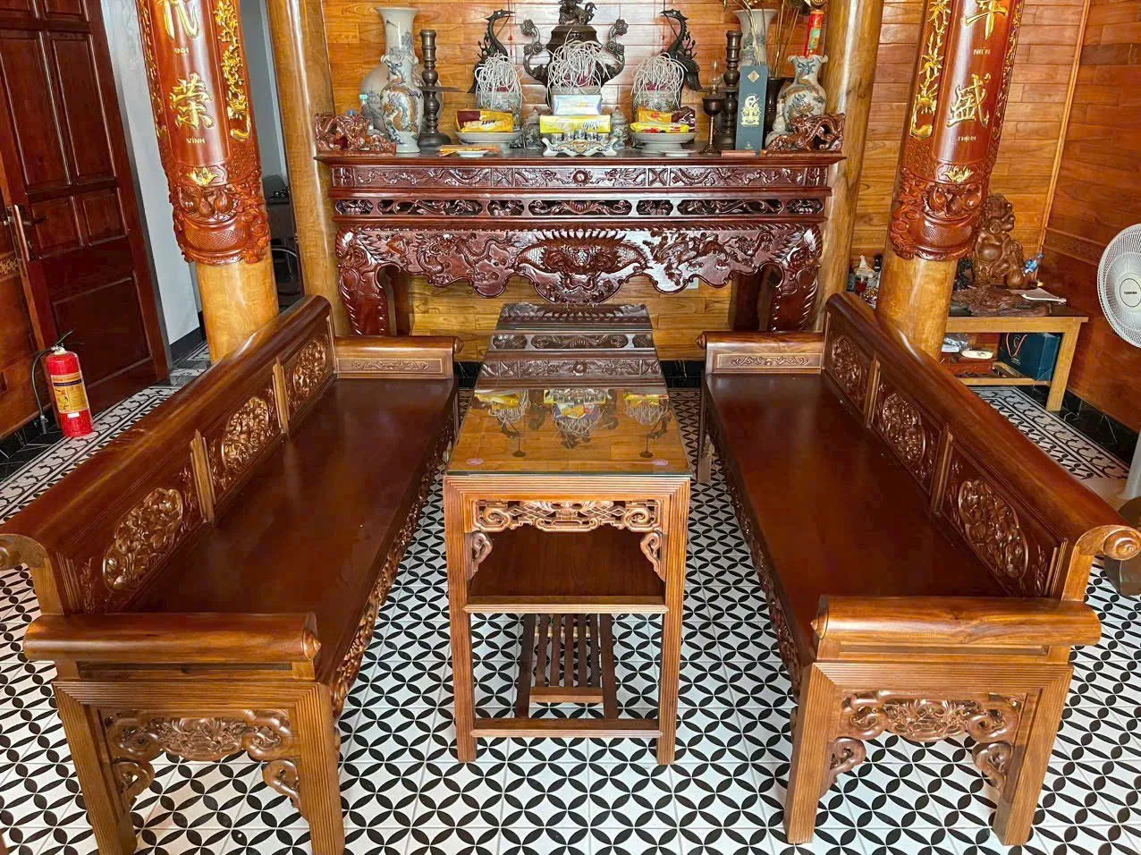 bộ bàn ghế trường kỷ kết hợp với sập thờ và hoành phi,câu đối