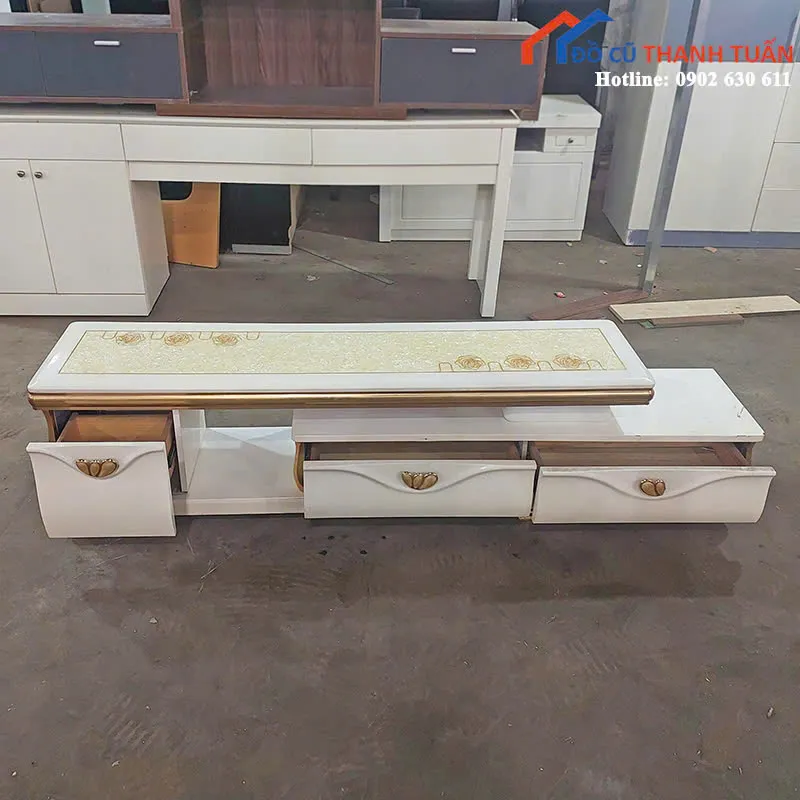 Kệ tivi tân cổ điển gỗ tự nhiên màu nâu