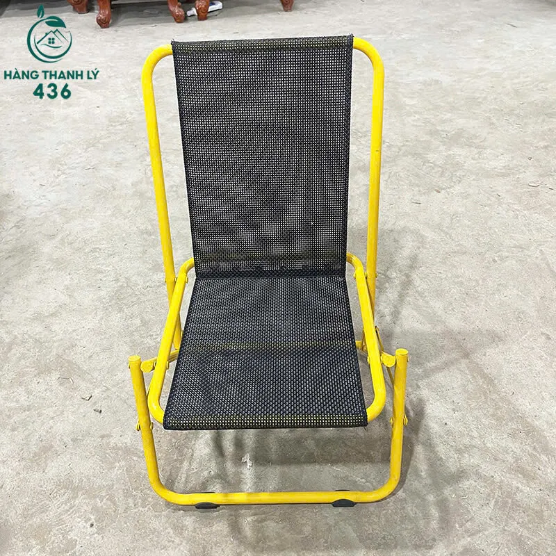 Ghế xếp tựa lưng bền bỉ dễ dàng di chuyển, một lựa chọn tuyệt vời trong việc thanh lý bàn ghế gỗ cafe